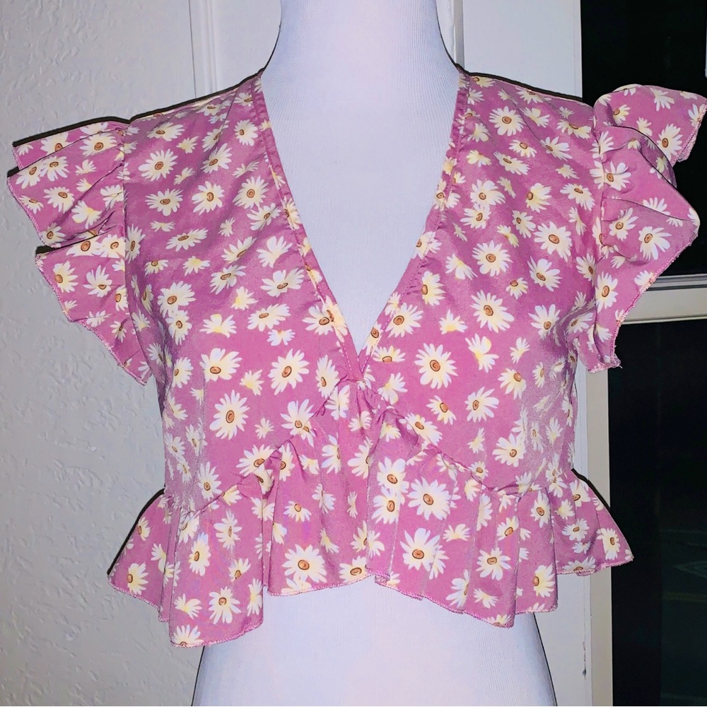 SHEIN Pink w Daisy print, Flutter Sleeve Crop Blouse M 3/$15